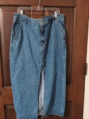 This Abercrombie & Fitch high-rise denim Skirt